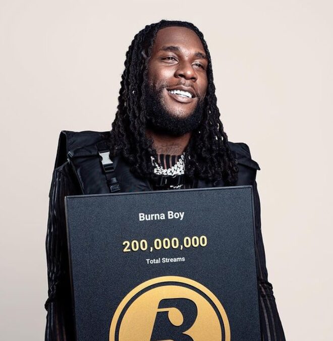 Burna boy makes historical past for hitting 200,000,000+ streams as he receives the first ever duo-golden membership plaque - sweetloaded