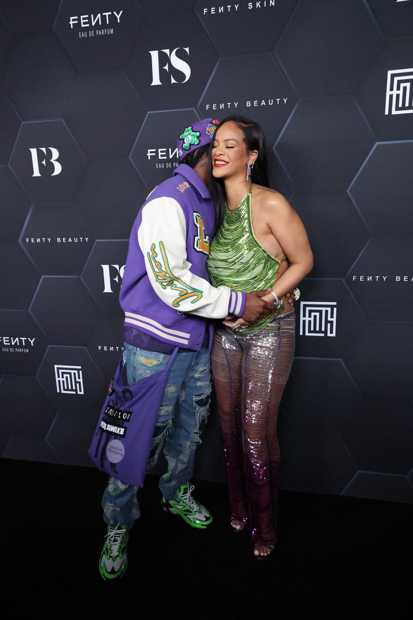 Pregnant Rihanna Reveals Off Child Bump In Attractive Shredded Inexperienced Prime At Fenty Occasion || See Images - Sweetloaded