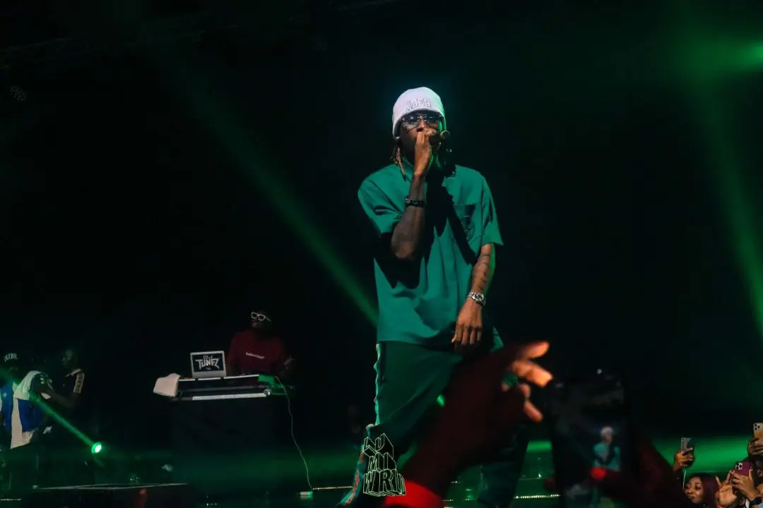 Fireboy dml shuts it down in uganda - sweetloaded