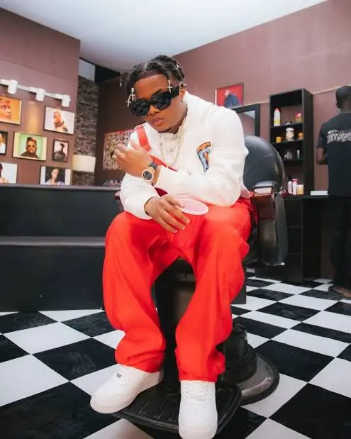 Singer crayon moves his parents out of trenches to a new house