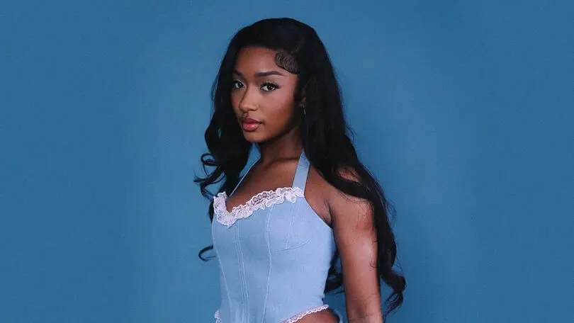 Ayra starr – commas